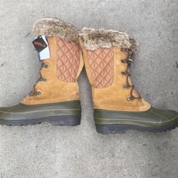 Women’s Snow Boots Size 9