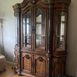 Dining Room  Table  and Chairs 
