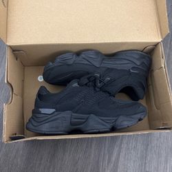triple black new balance 9060