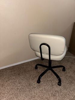 Modern White Rolling Desk/Vanity Chair – Excellent Condition