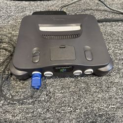 Nintendo 64, 4  Controllers, 1game and accessories 