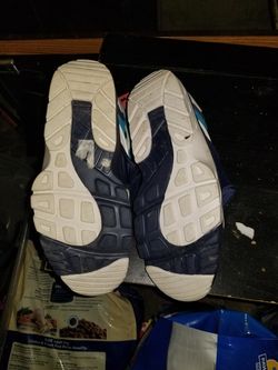 Boys size 6 huaraches