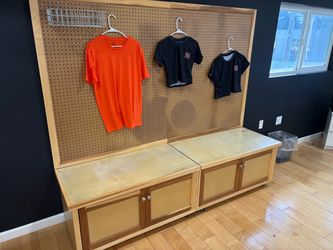 Merchandise wall and cabinet