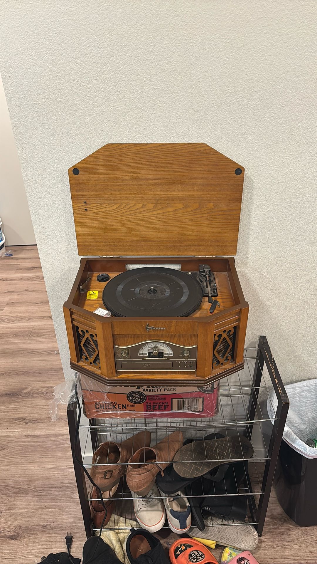 Emerson Vinyl, CD, Cassette, Radio And Bluetooth