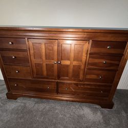 Stanley Furniture - 11 Drawer Dresser