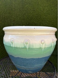Big ceramic pot 🪴 for only 20 dollars