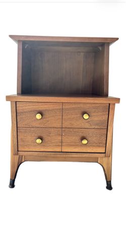 Mid-Century Modern McCobb Style Walnut Nightstand / Side Table