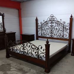 King Size Bedroom Set With Boxspring Good Condition 