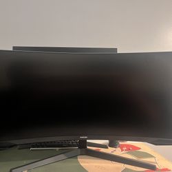 Samsung Curved Gaming Monitor With 165Hz Refresh Rate