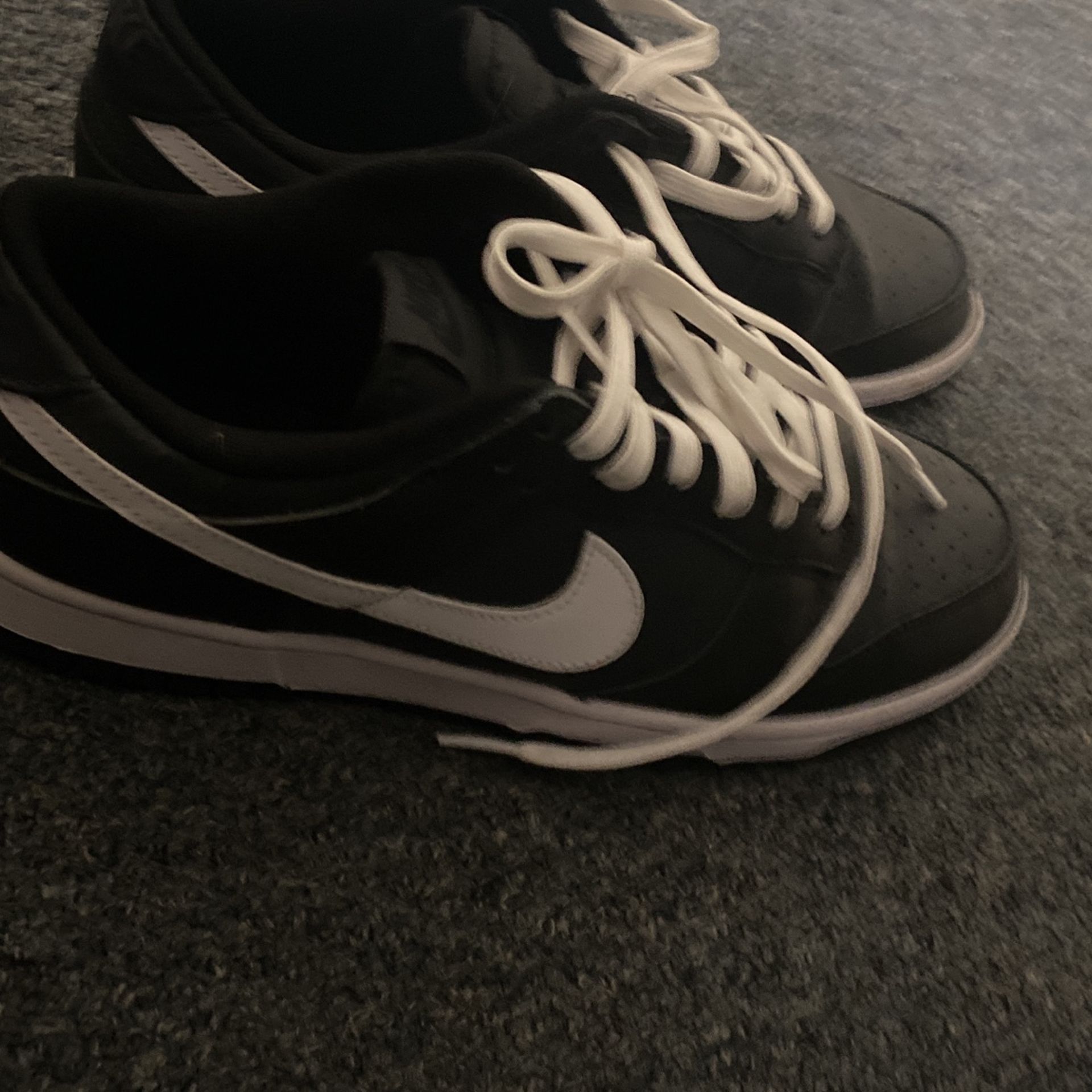 NIKE LOW DUNKS