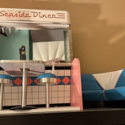 American Girl Mary Ellen’s Seaside diner And Julie’s Bed