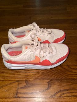 Nikes Size 8.5 women