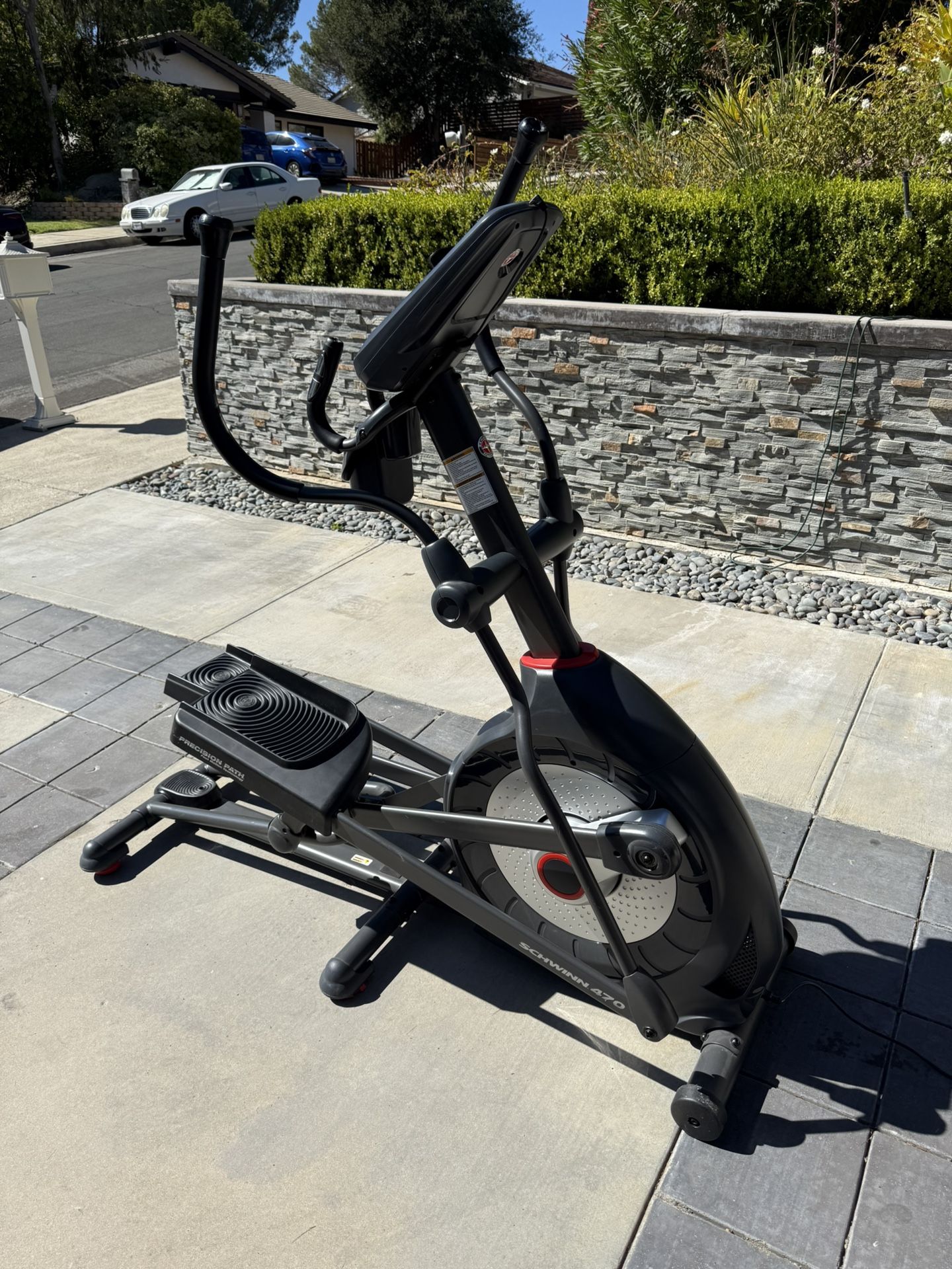 Schwinn Elliptical 470 - Like NEW