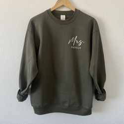 Mrs. Custom Crewnecks Available !