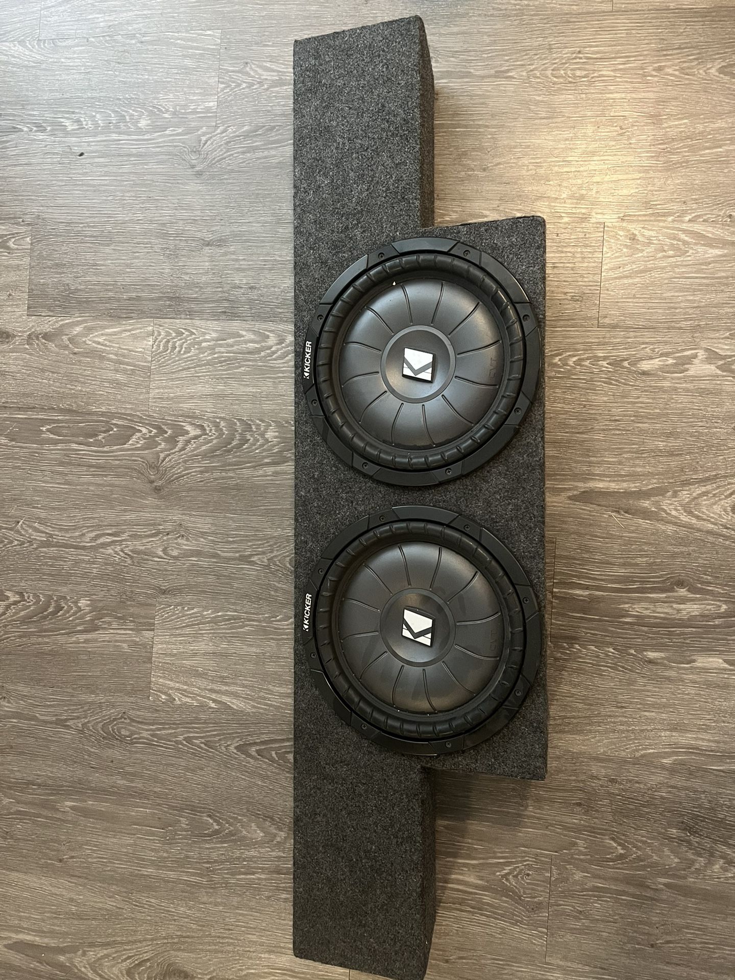 2 Kicker CVT 10in Subs 