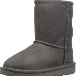 ‼️BRAND NEW UGG Kids' Classic II Boot‼️SIZE 6‼️FOR SALE 70$ OR BEST OFFER‼️