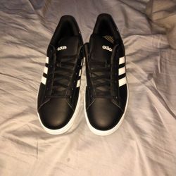 10.5  White & Black Adidas