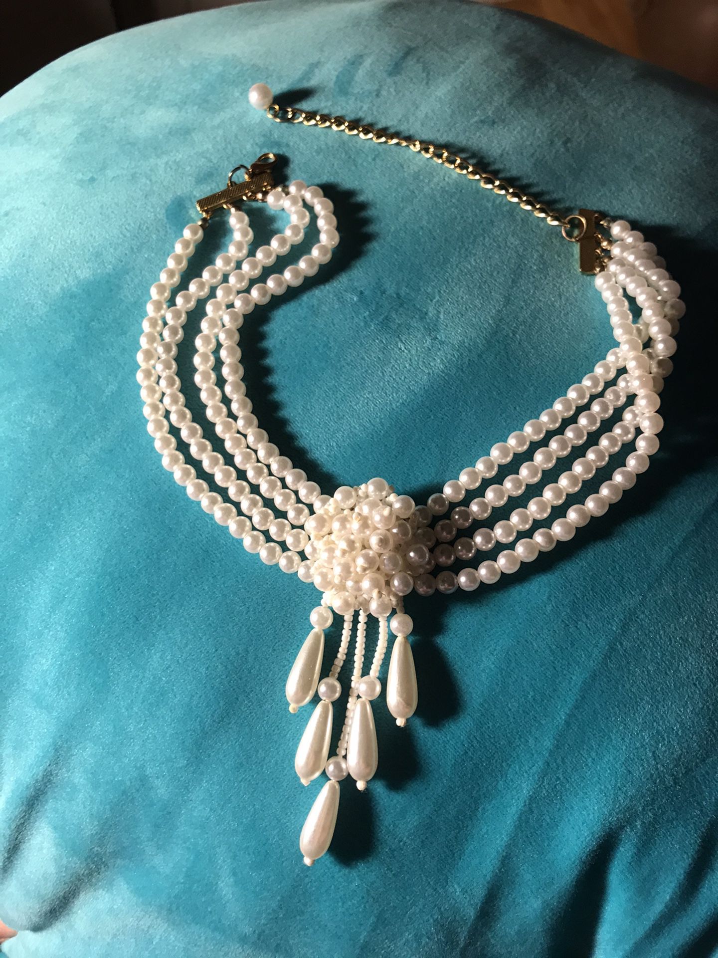 Cluster pearl necklace in perfect condition