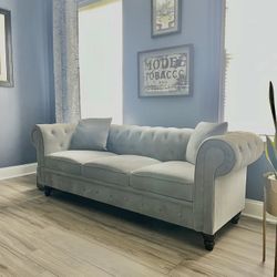 Like NEW Chesterfield Sofa 