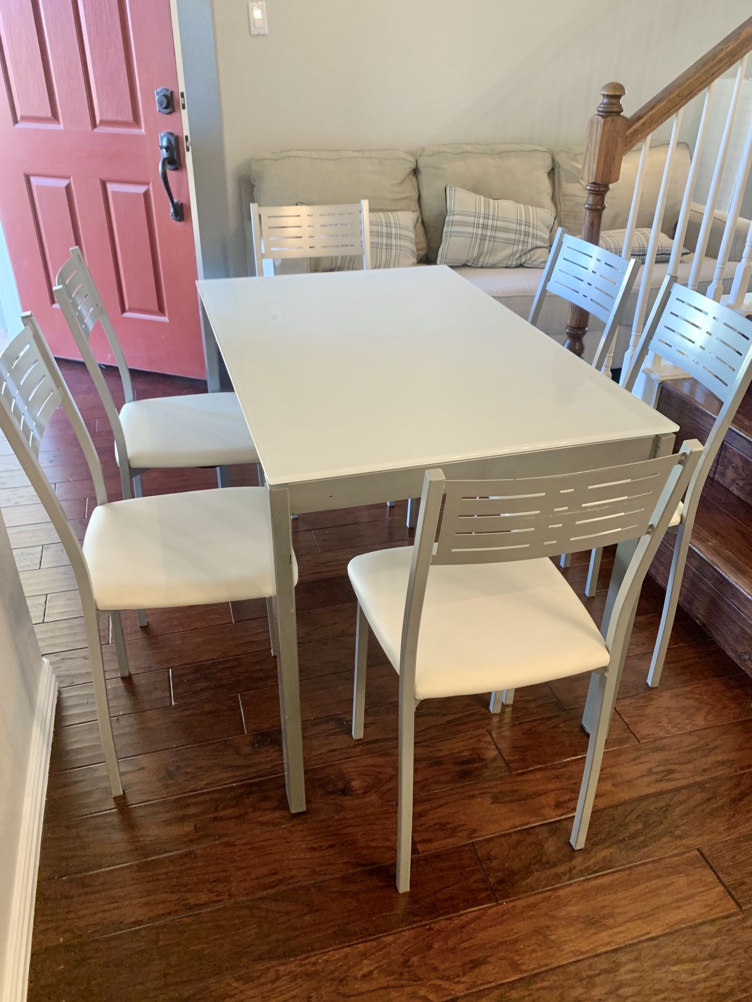 NEEDS TO GO! SET TABLE + 6 CHAIRS