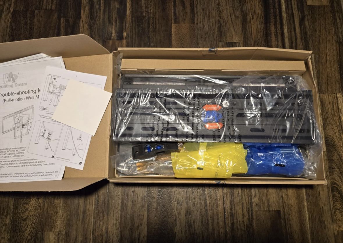 New Full Motion TV Wall Mount For 32"-65" TV's