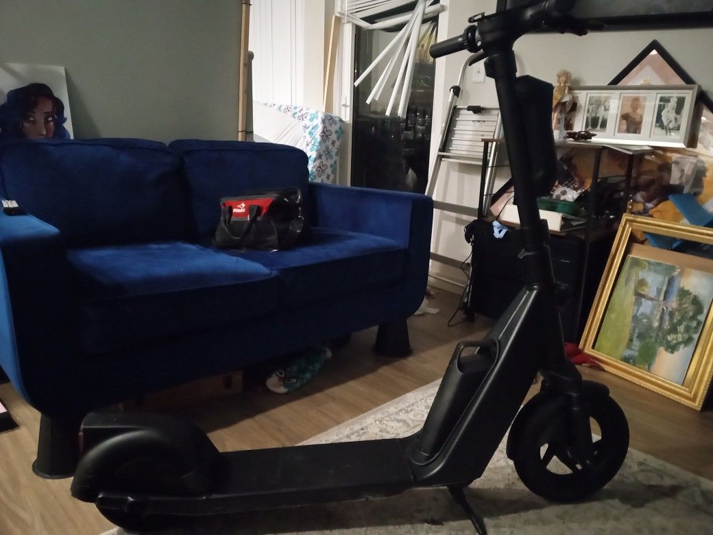 Segway Ninebot 4 Electric Scooter Like New