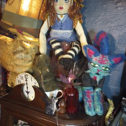 Wonderland Lot, Alice, Ches And Mad hatter Lamp