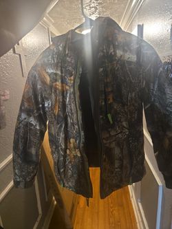 Size L boys hooded camouflage jacket