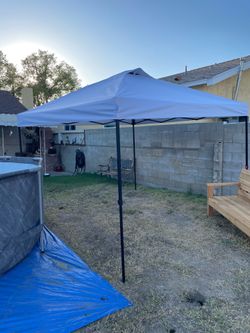 Pop up canopy