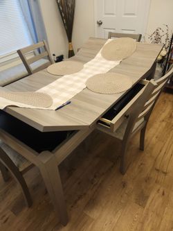 Dinning room Table
