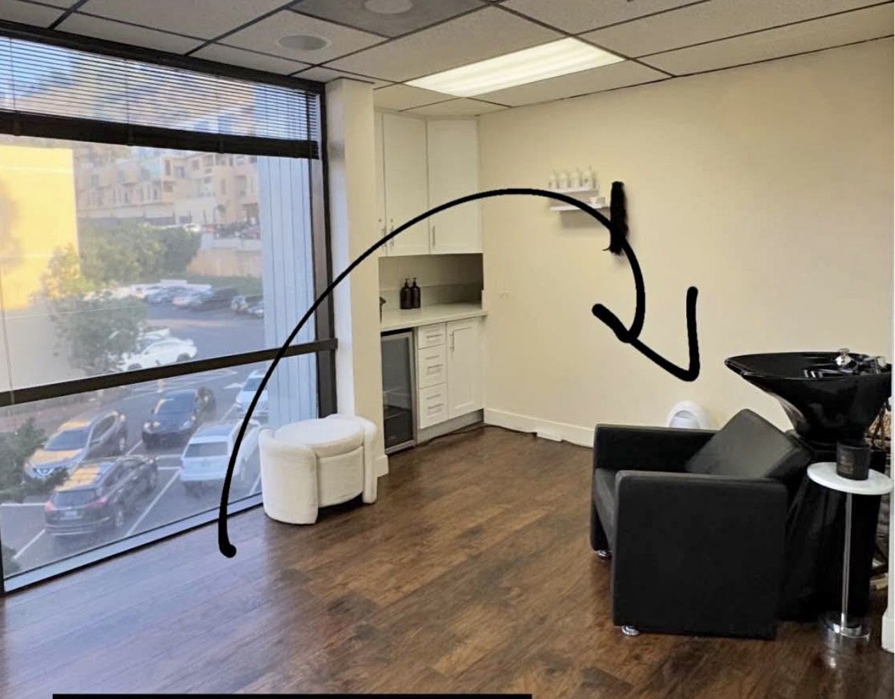 Shampoo Bowl And Two Chairs