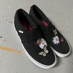 Women’s Vans Size 6 *New*