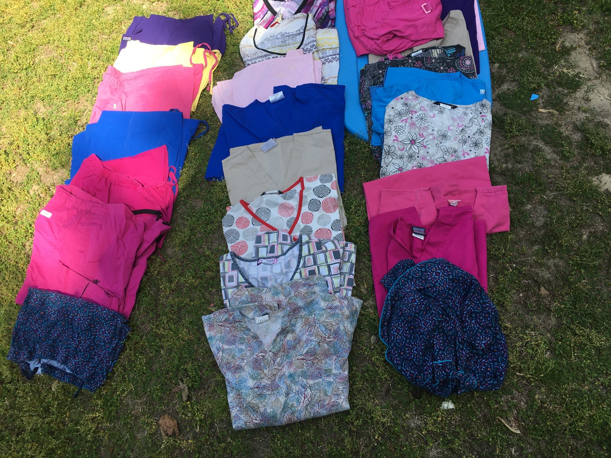Nurses Cherokee smocks and pants 25 pieces large to extra large everything for $60 firm