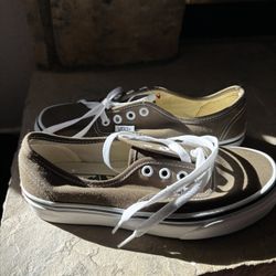 Vans Low Top In Olive Green 