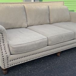 Nice modern sofa very comfortable