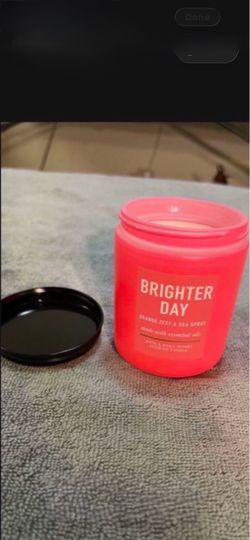 CA. BRIGHTER DAY ORANGE ZEST & SEA SPRAY 7 Oz. CANDLE. BATH & BODY WORKS