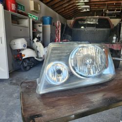 2007 Ford F150 Left Headlight
