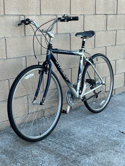 Trek  multitrack  7100 hybrid bike  700 wheels