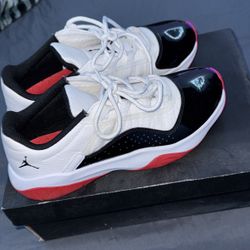 Air Jordan 11 CMFT Low “Bred”