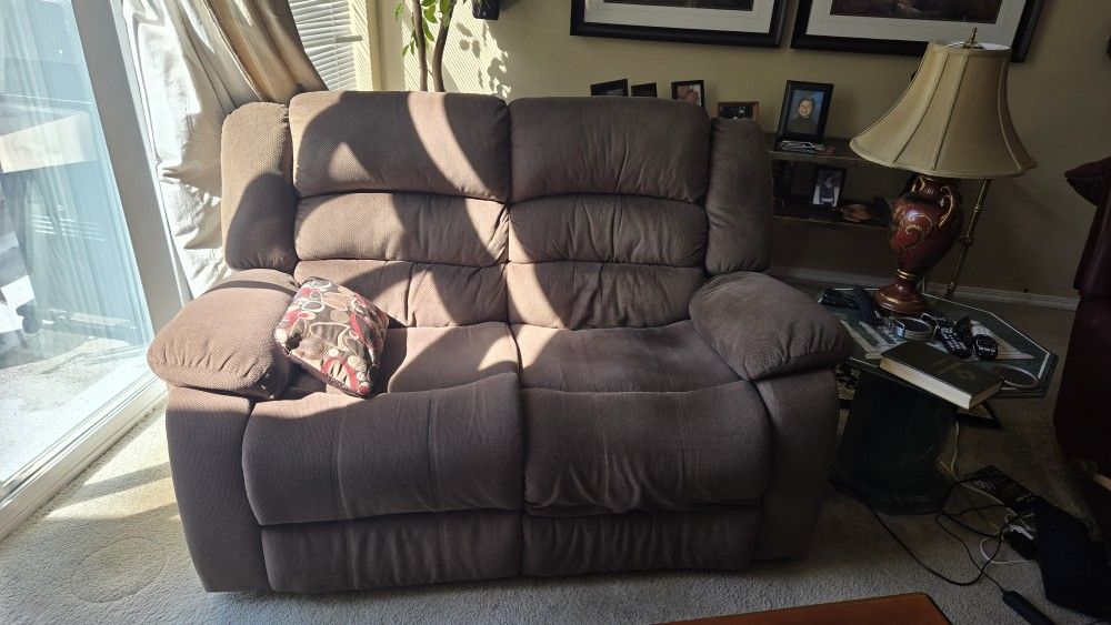 Dual Reclining Love Seat