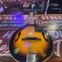 Vintage Mandolin BEAUTIFUL!