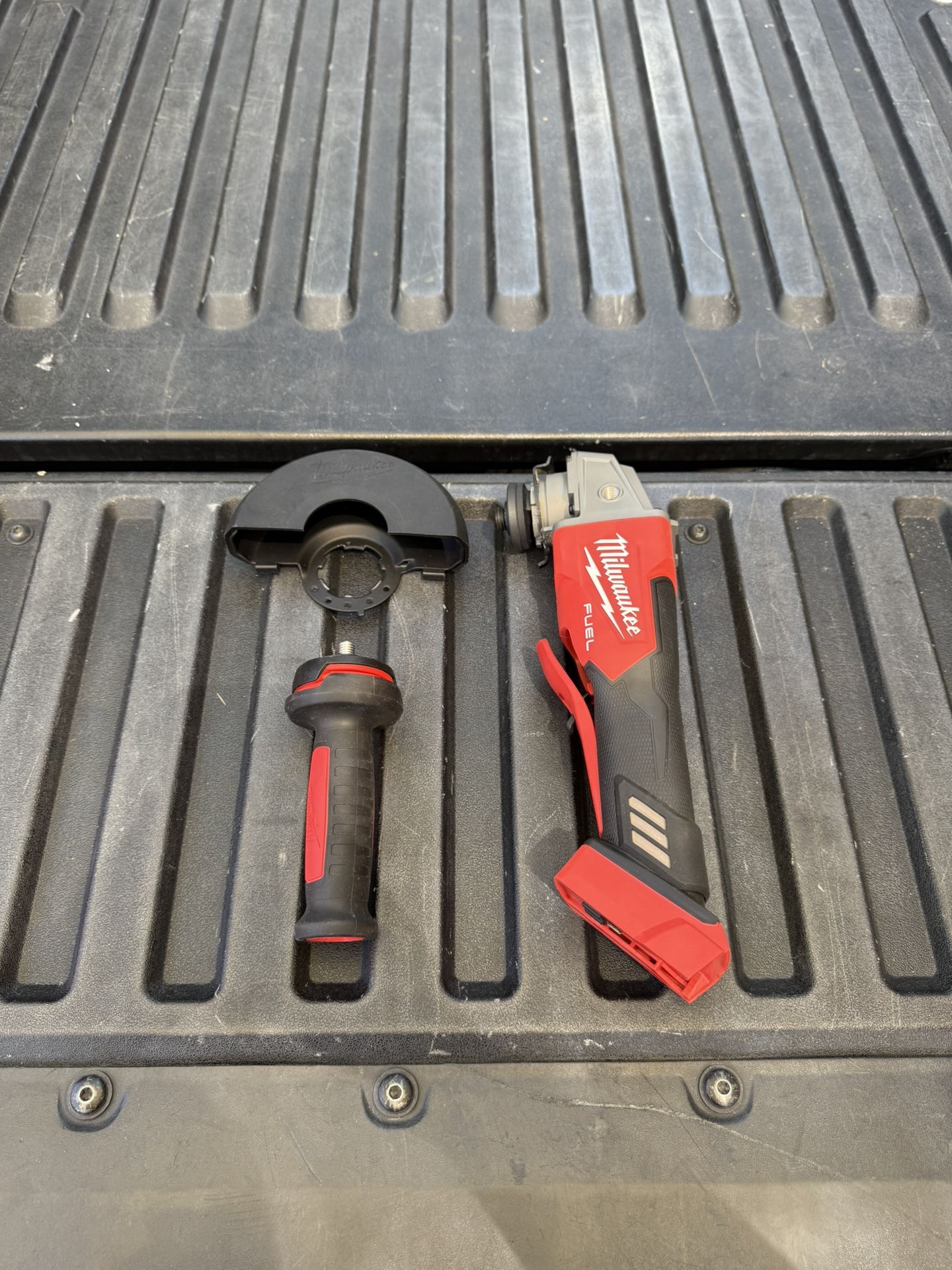 Milwaukee M18 FUEL 18V Lithium-Ion Brushless Cordless 4-1/2 in./5 in. Grinder w/Paddle Switch (Tool-Only)