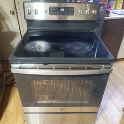 GE,  5 Burner glass top stove with Self Cleaning Convection Oven, Works excellent