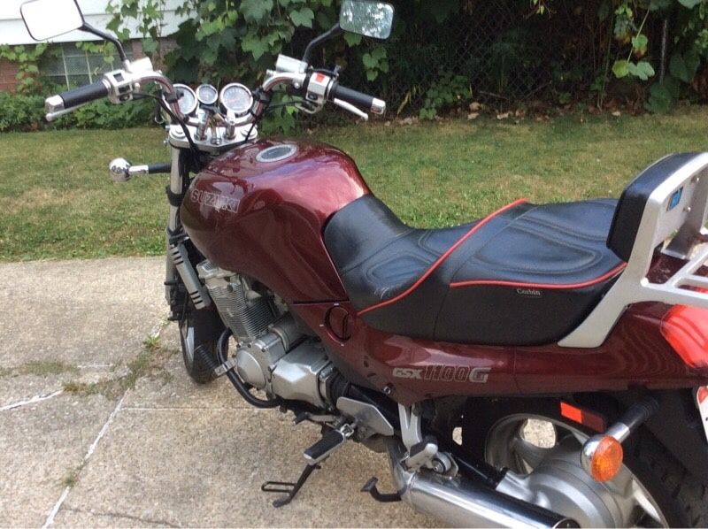 Suzuki GXI 1991 (Like New) Maroon motorcycle