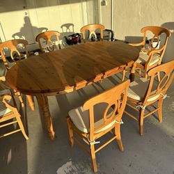 Round Table With 7 Chairs