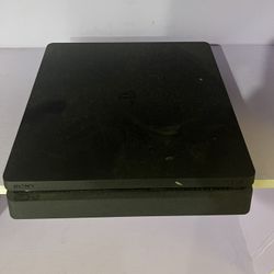 PS4 Slim 