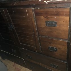 Dresser