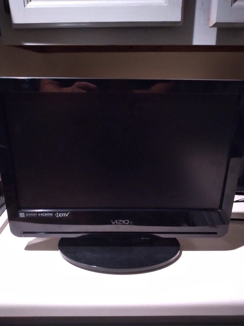 V1210 TV 18 Inches