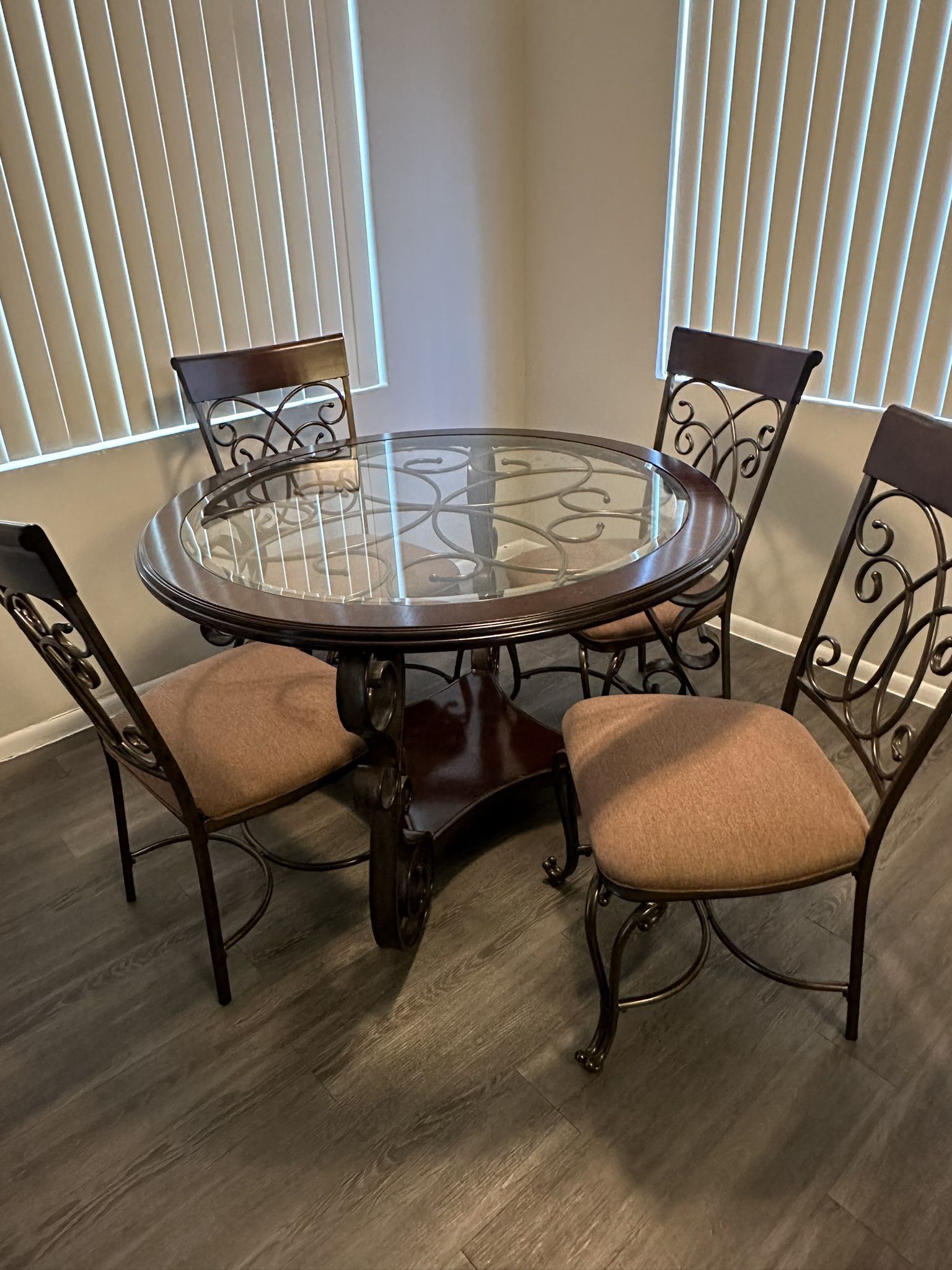 Kitchen Table And 4 Chairs. 48” Round
