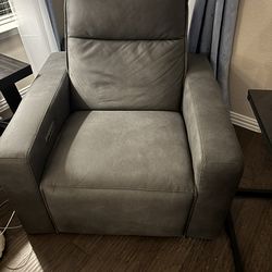 Electric Recliner - Rooms To Go
